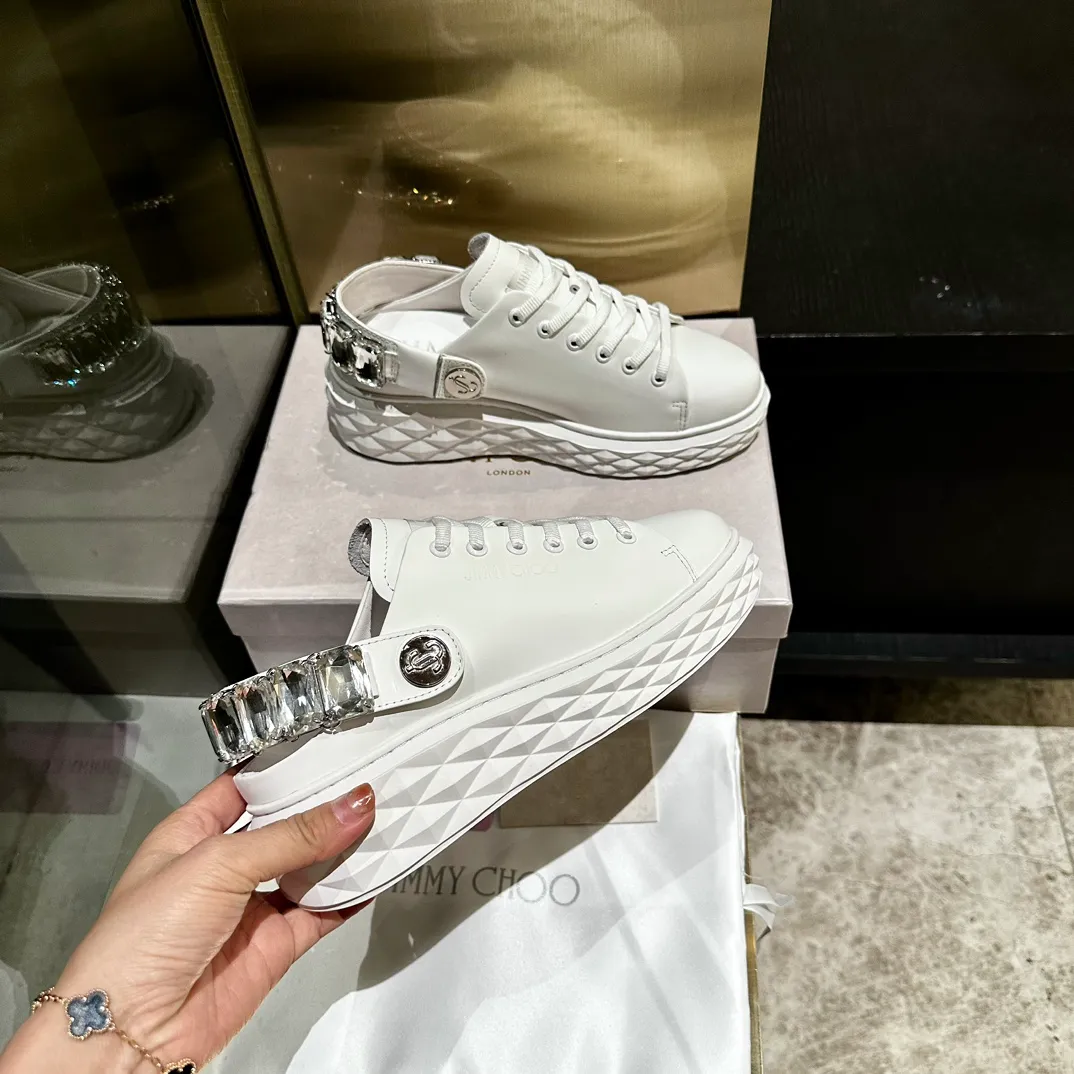 👟👟Ex-factory price 720👟👟 New JIMMY CHOO, exclusive sale, factory price, original large-soled casual white shoes, designed with the latest technology, strong three-dimensional effect👍Multiple technologies are integrated together, subverting fashion, super stylish! The rhinestones look great together. Purely hand-stitched diamonds, one-to-one comparison with the original version. Versatile and trendy, both salty and sweet! 2 ways to wear it! Size: 35-40